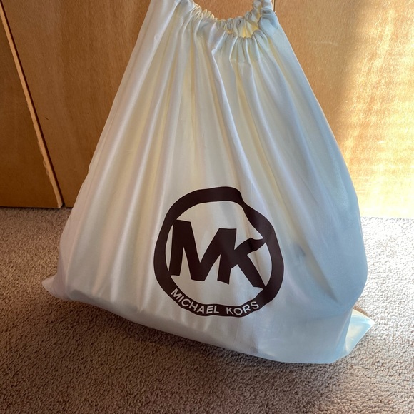 Michael Kors purse - Picture 6 of 9